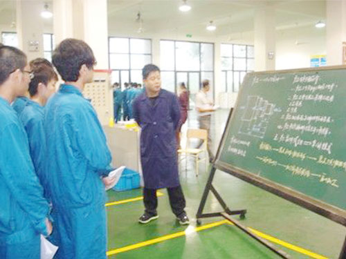 机电理论与实训相结合课堂