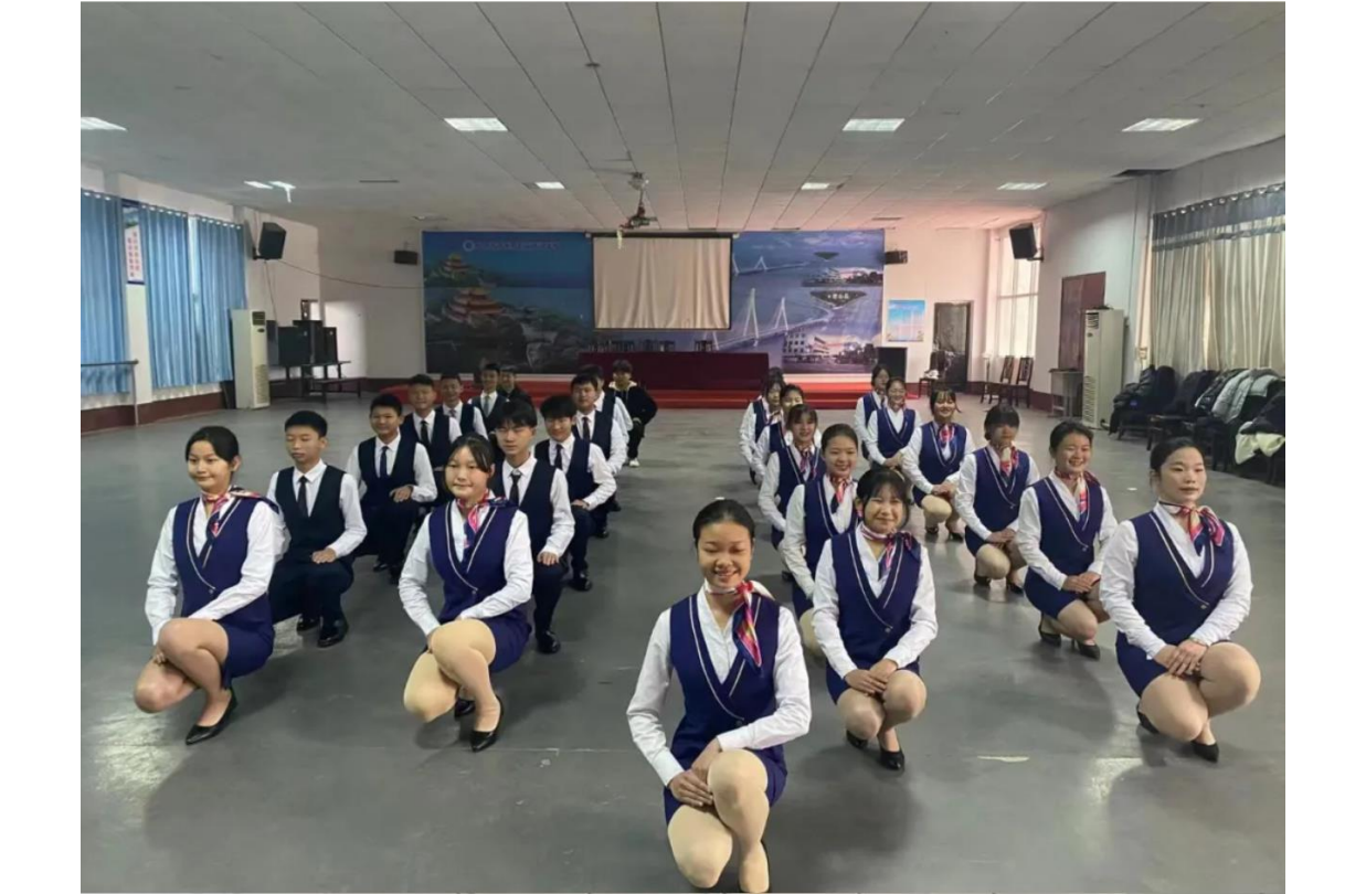 君山航校,君山航空,航空,航空服务,电商,电子商务,机电,机电设备维修与安装,旅管,旅游服务与管理,平面设计,计算机应用,建筑工程施工,对口升学,岳阳建科,岳阳建设科技