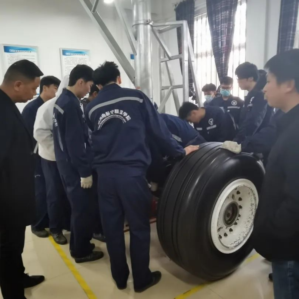 君山航校,君山航空,航空,航空服务,电商,电子商务,机电,机电设备维修与安装,旅管,旅游服务与管理,平面设计,计算机应用,建筑工程施工,对口升学,岳阳建科,岳阳航空科技